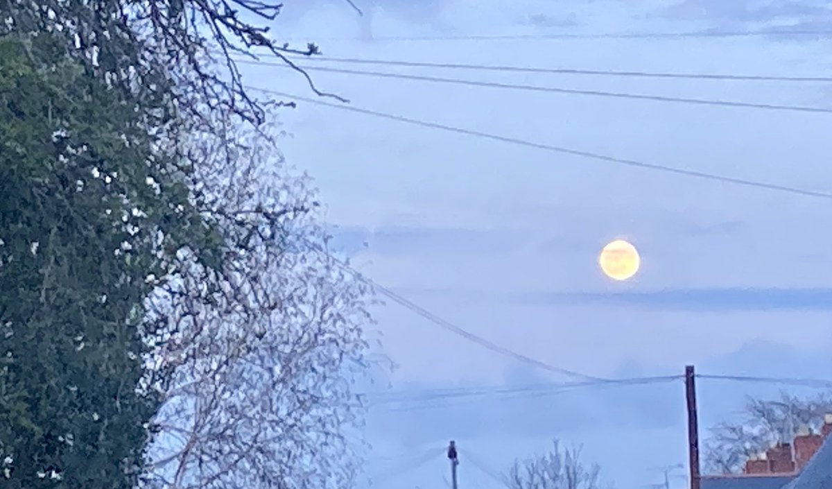 Beautiful Moon this evening @wrexham #Wrexham #Wrecsam #NorthWales