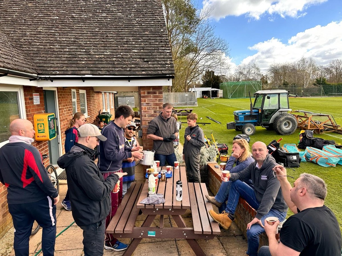 Getting the ground in shape for the season ahead. 👨‍🌾
Thanks to our volunteers for successfully seeing us through to the #TeaBreak 🍵

 #GetSetWeekend #owls 🏏🦉