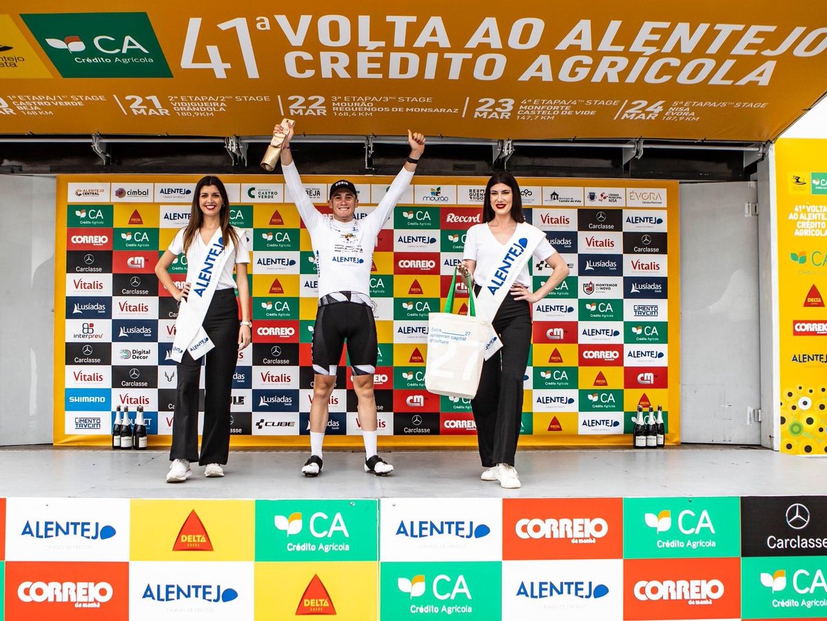 ¡Qué manera de cerrar la @voltaaoalentejo ! ⭐️⚪️ 🎯 Sergi Darder se hace con la clasificación sub-23 , consigue estar top-10 en la general y finaliza en cuarta posición la jornada de clausura de la ronda portuguesa. Crónica 🗞️: mailchi.mp/74def6db4a81/r…