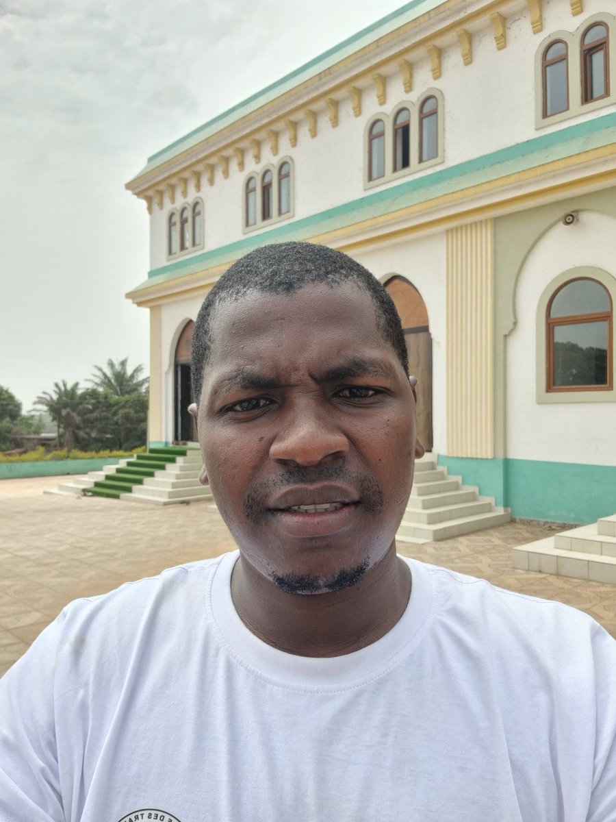 AmadouLePo's tweet photo. #Forecariah / #Alhamdulilha
Accomplir la #prière de 13h dans la plus grande #mosquée 🕌 de forecariah aujourd'hui, j'avoue ça été un honneur, elle dispose de toutes les grandes innovations.
Une infrastructure reconstruite par l'ancien Premier Ministre, Dr Ibrahima kassory 🤲 https://t.co/7Id3tY0Nce
