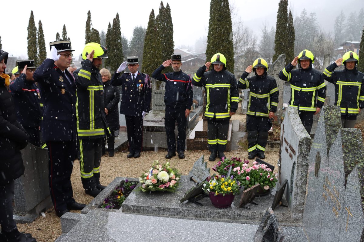 On termine cette semaine avec un hommage appuyé au Lieutenant Georges Tosello, mort au feu lors de la catastrophe du tunnel du Mont-Blanc, le 24 mars 1999. N’oublions pas cette tragédie qui emporta 39 personnes dont un secouriste italien. #MontBlanc