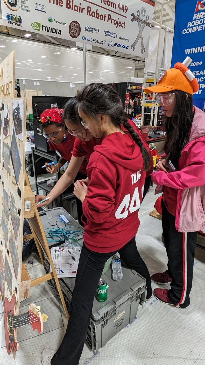 DrRoboto449's tweet photo. @firstteams449 celebrating Women in STEM in the pits at #2024mdowi https://t.co/qHvtH67fJd