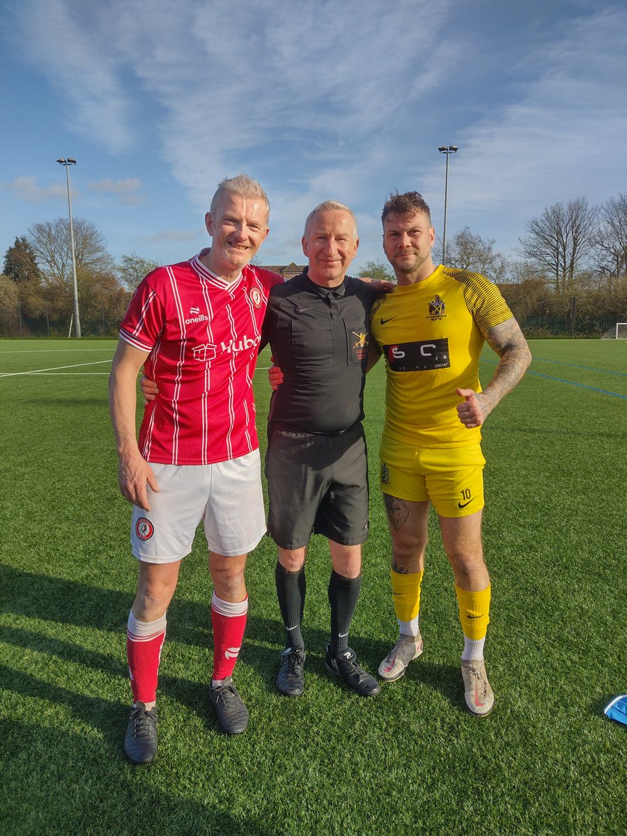 Thoroughly enjoyed being in the referee for the EDF Challenge Cup Quarter Final today @SBLSportsC Good luck to St Albans City Deaf FC in the Semi-Final. @GlosFA @Armyfa1888 @ArmyFAReferees @edf_football @EIDFT @fa
