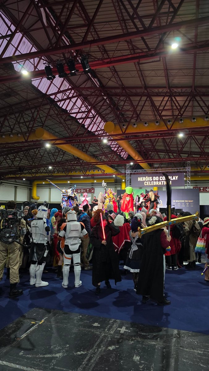 Comic_Con_PT's tweet photo. Heróis do Cosplay Celebration! Muito Obrigado a todos! ❤️ 
#ComicConPortugal #BeWhateverYouWant 
#ccpt #10anosccpt
#LiveStage https://t.co/rVTpw7U23n