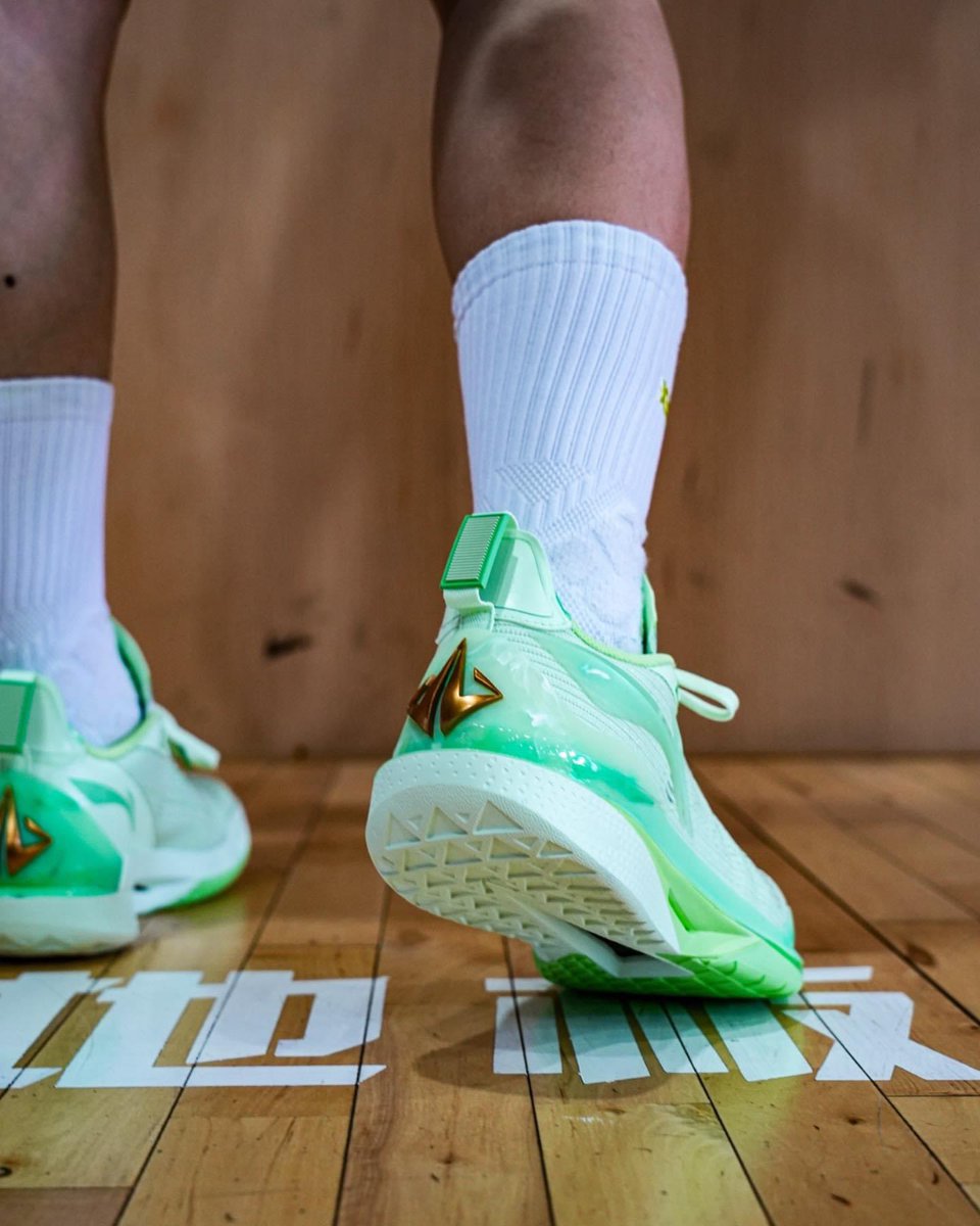 helloshoes1's tweet image. Li-Ning Jimmy Butler JB2 - Jade/Fairy Fruit Green

We sell worldwide with free shipping: antosports.com/products/li-ni…

#jb2 #lining #liningsport #jimmybutler #liningjimmybutler2  #liningshoes #liningrunning #liningrunningshoes