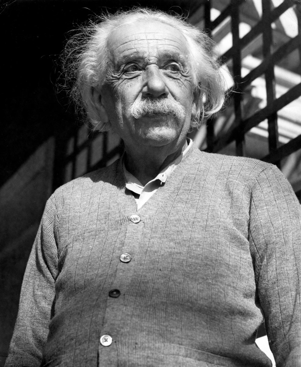 Today in 1949: Mayor William O'Dwyer gives Professor Albert Einstein a free lifetime subscription to the WNYC Masterwork Bulletin program guide. wnyc.org/story/einstein…