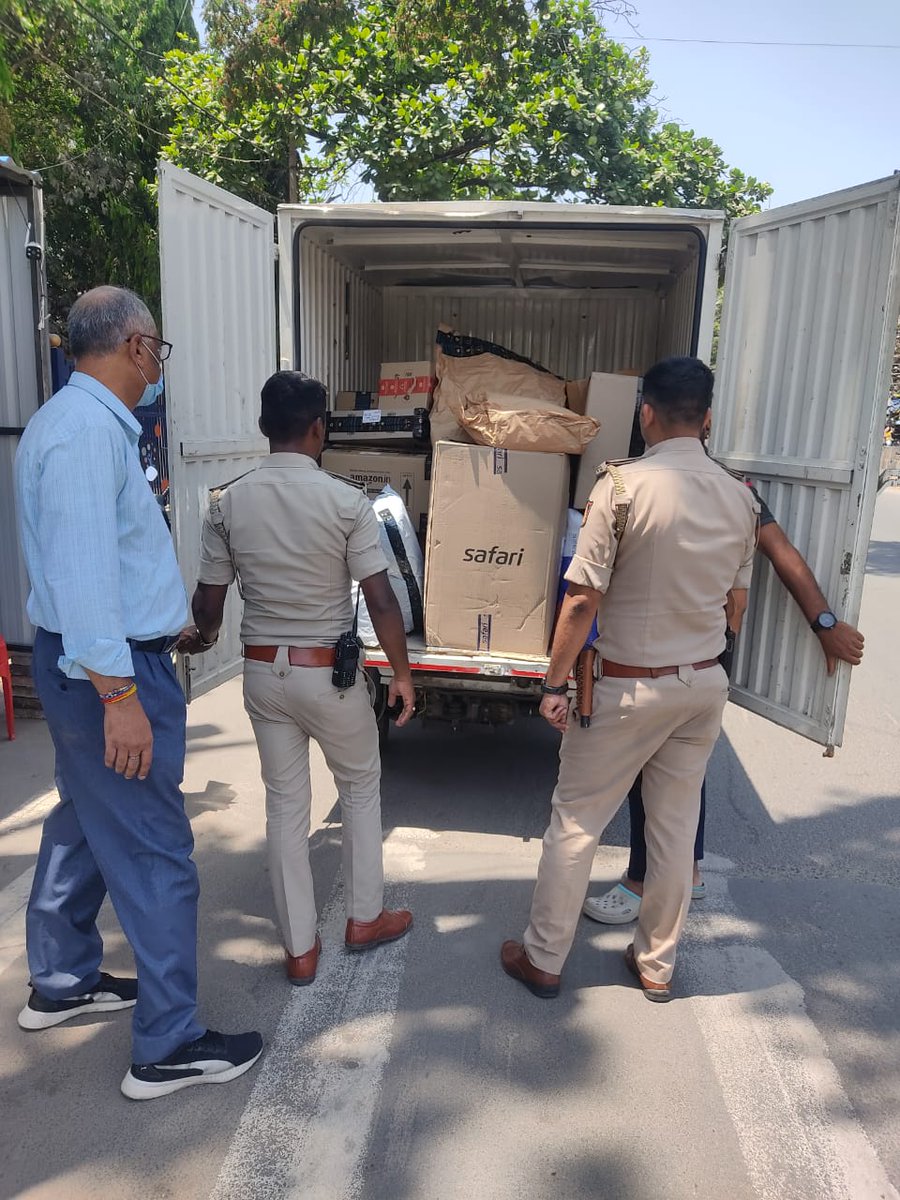 madivalaps's tweet image. Election related sst check post in madiwala limits. today we have checked more than 200 vehicles...