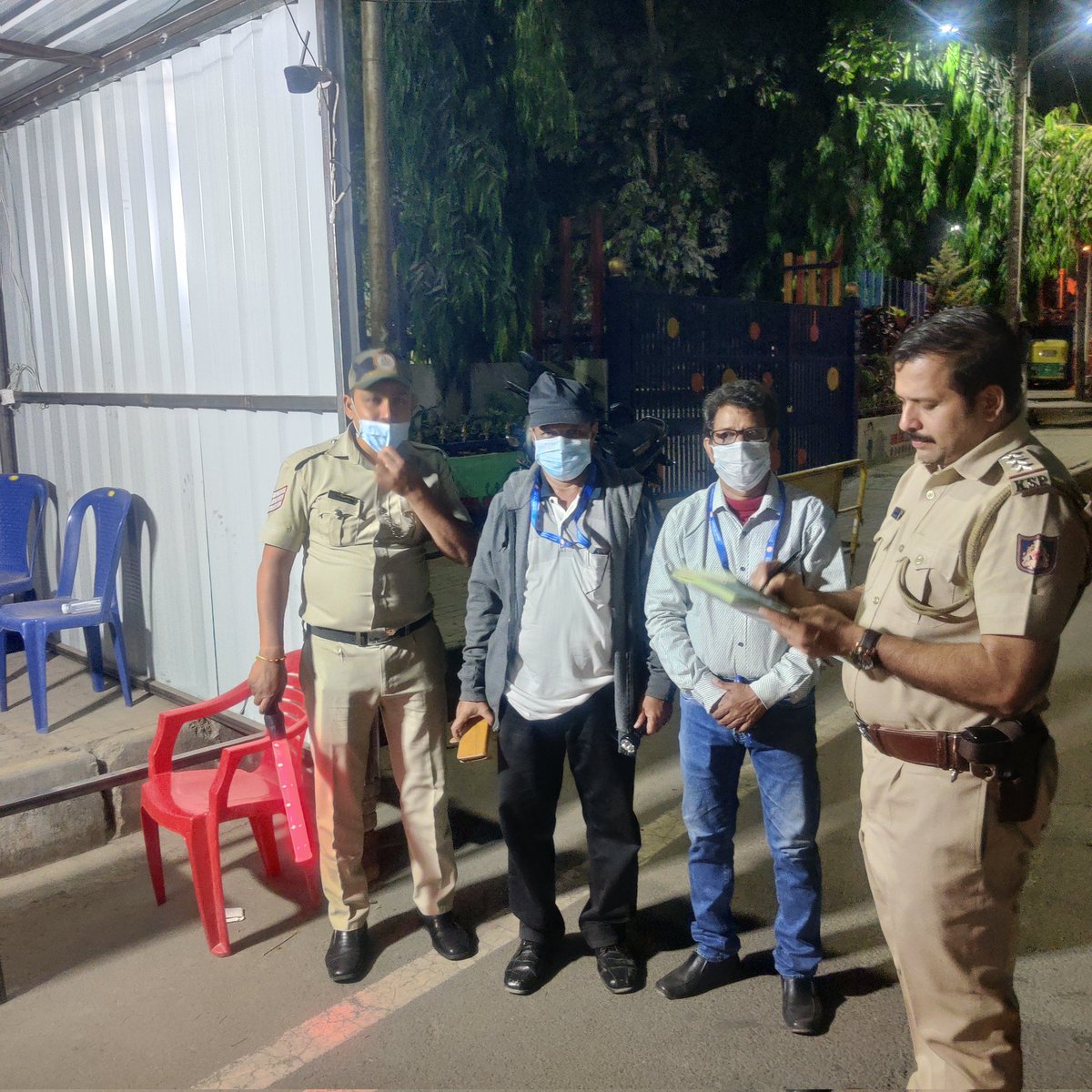 madivalaps's tweet image. Election related sst check post in madiwala limits. today we have checked more than 200 vehicles...