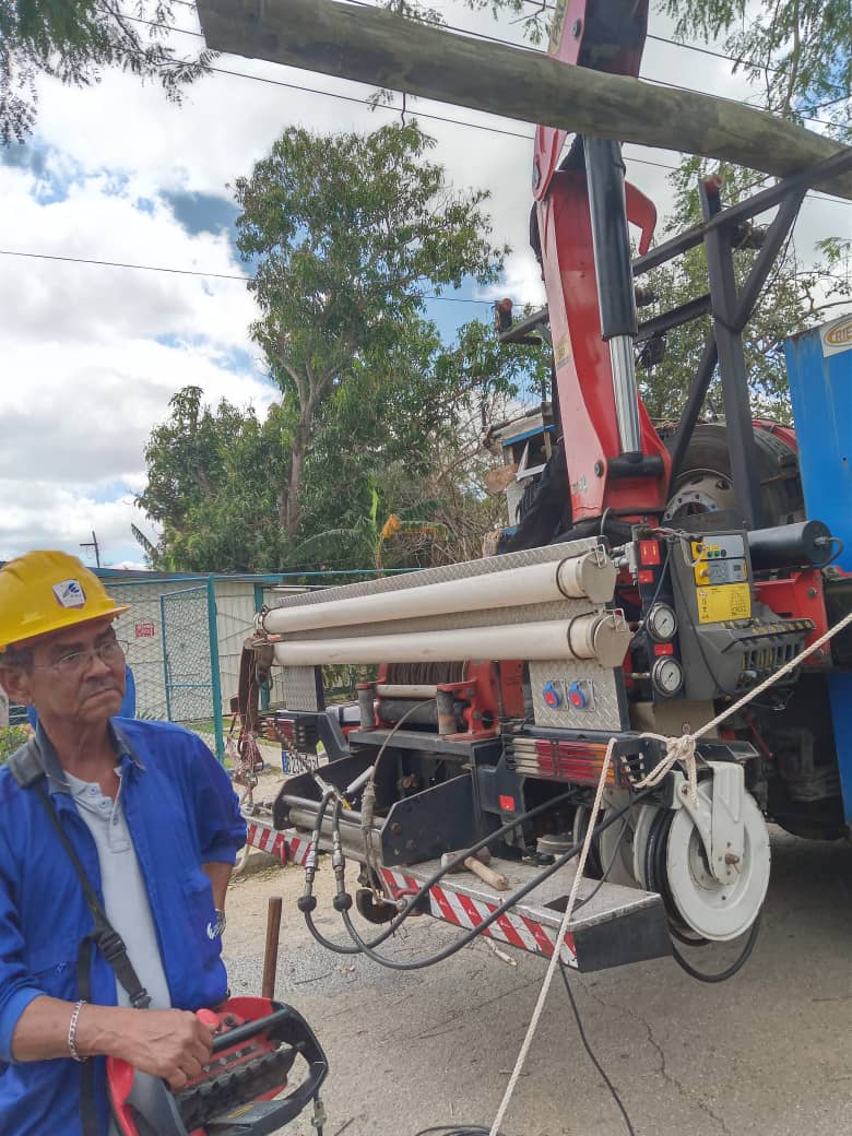 margaritaCuest7's tweet photo. Continúan trabajando duro este domingo de recuperación los trabajadores del Dpto Nacional de Plan Exterior de la #DEOIT, #DVPE.
Laboran en la zona de CT FONTANAR de la #DTSR.
#UnidosXCuba #UnidosVenceremos #UnidosSomosMasFuertes @ETECSA_Cuba @etecsa_dvpe @fitocu @AIglesiasreyes https://t.co/qlOmaHKbfr