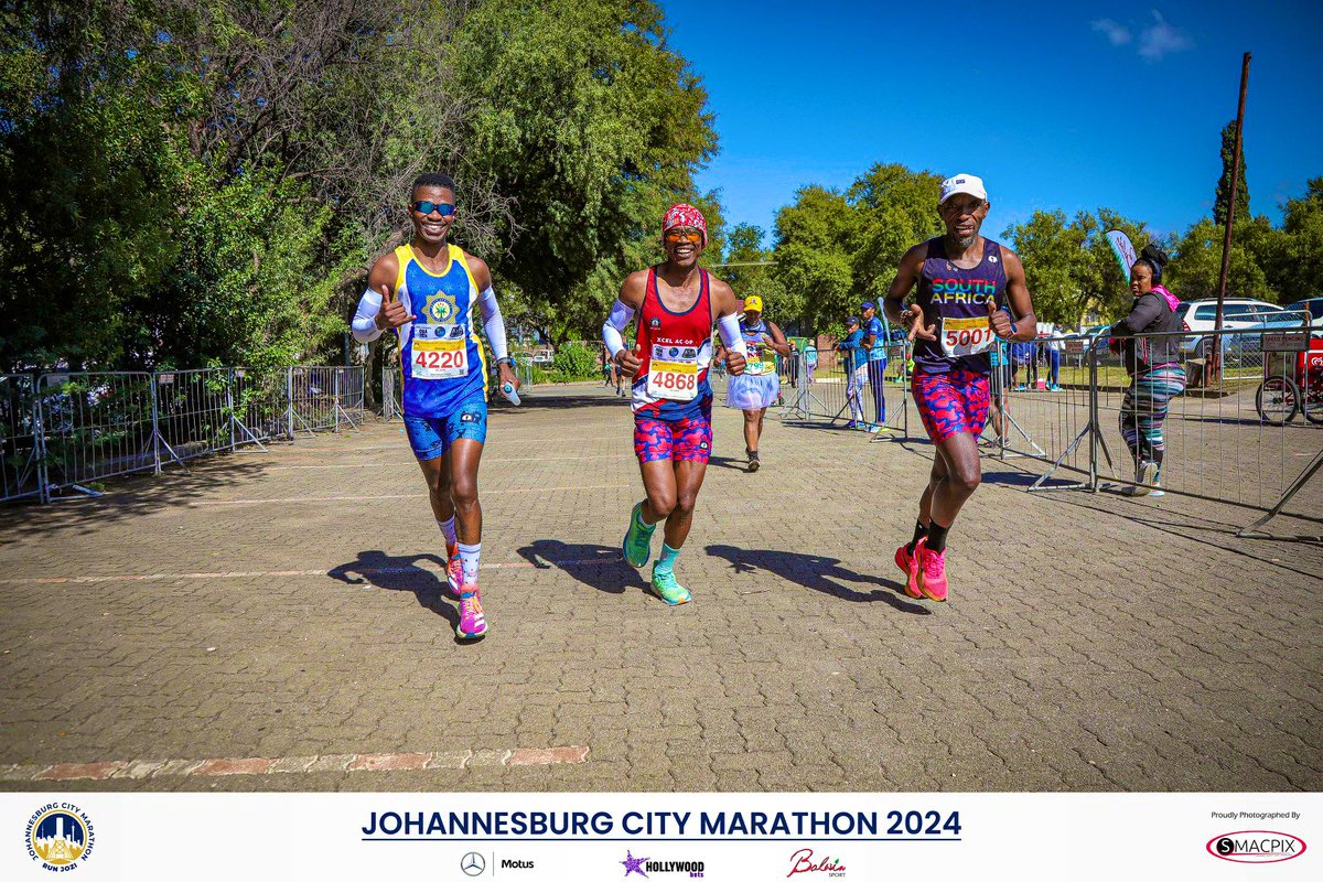 What a beautiful well organised Race. Running without being chased by cars. 👏🏿👏🏿👏🏿👏🏿 thank you #RunJozi JohannesburgHarriers 👊🏽👊🏽👌🏻 #JHAC #runningwithtumisole #totalsportsruncrew #homeofrunning #totalsports_sa #gilnokiesocks #ipaintedmyrun #trapnlos