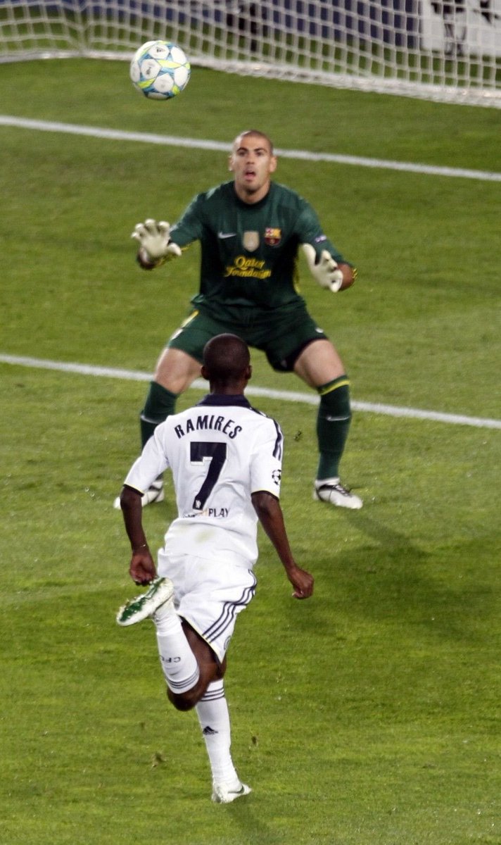 CJHCFC1994's tweet photo. Happy birthday Ramires! Immortalized forever with THAT goal against Barcelona in 2012! 🇧🇷💙 #Munich2012 https://t.co/NgIZrCzlz1