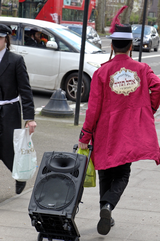 FurnerStephen's tweet photo. Purim Celebrations Stamford Hill London
#Purim2024 @HaringeyCP @photojourn @BBCNews  
@BBCWorldService https://t.co/Uze99y586e