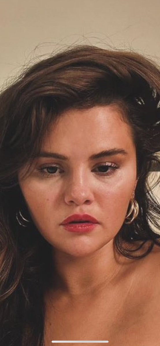 💀💀 and her fans say that Hailey looks old😭