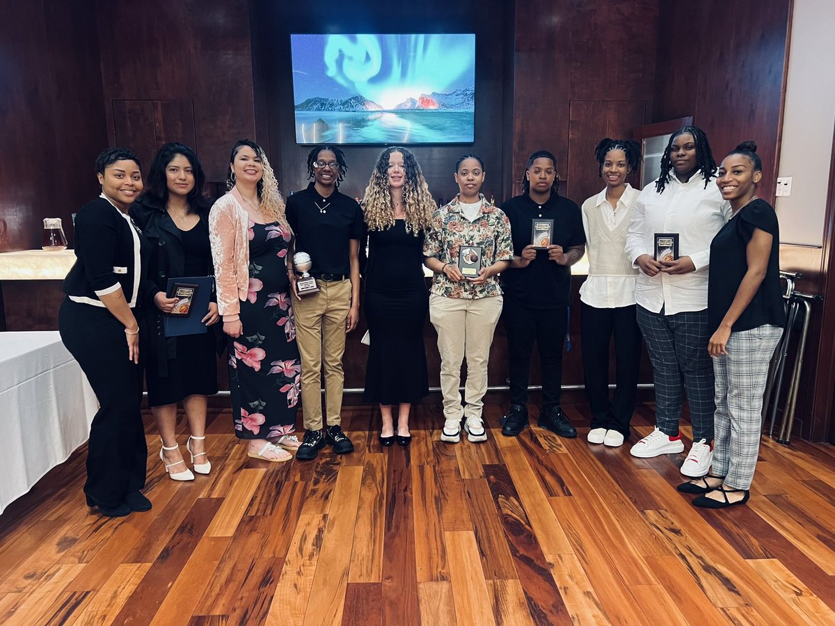 Wright Rams Sports Banquet 
Congratulations, you all deserve it.

ACADEMIC AWARDS 📚✏️
High Honors 3.5 GPA ABOVE 
•Essence Funches  #33

Honors 3.0 GPA ABOVE 
•Kaylee Morales #4
•Azul Ortiz eslava #42 
•Destiney cox #1
•Jasemin Wilson (Reserve)
•Jennifer Martinez #50