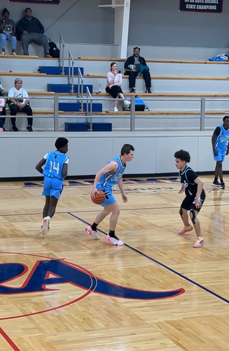 Shay_Bee_33's tweet photo. My guy had a great time playing in the Talkin’ hoop showcase yesterday! We are very grateful for the opportunity! Thank you @evgeeker for giving him this chance. #Myguy #keepworking @3tysonn https://t.co/lH7biMS4Ne