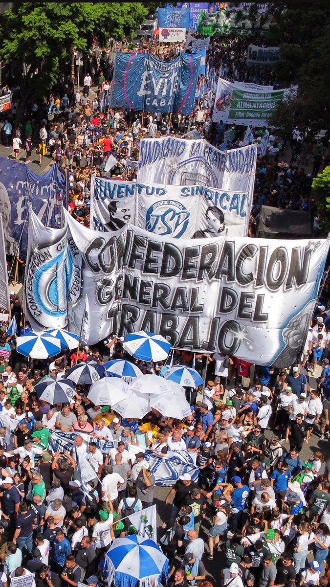 🥁 El movimiento obrero llegando a la Plaza de Mayo. Memoria, verdad y justicia

#NuncaMás