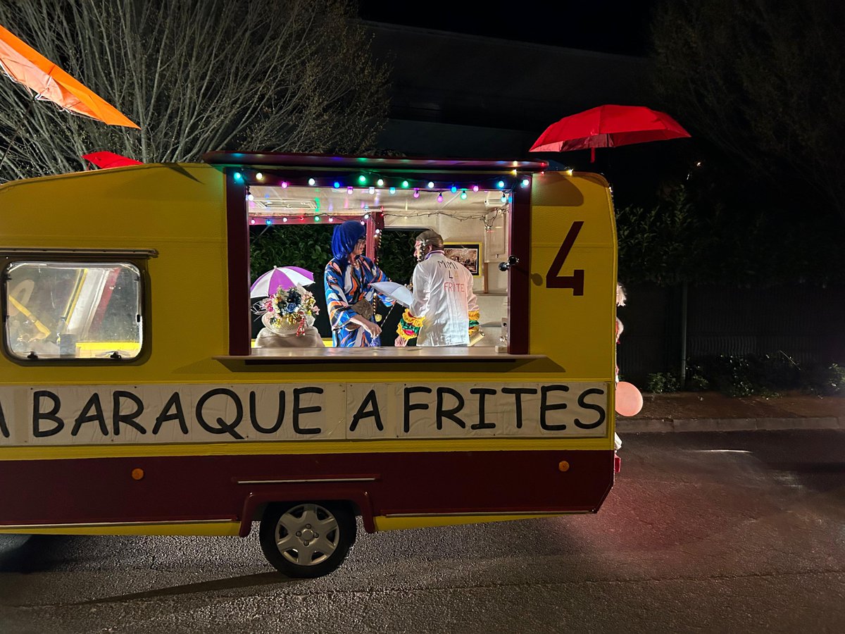 baffeur77's tweet photo. Mais une fête d’une telle ampleur ne s’improvise pas. 
L’organisation est très bien structurée, autour de l’Interclasse générale. Elle chapeaute 10 Interclasses (de la « 0 » à la « 9 ») qui, elles-même, ont la responsabilité de 8 classes (les 20, 30, 40, 50, 60, 70, 80 et 90 ans) https://t.co/zUrWOpEiGA