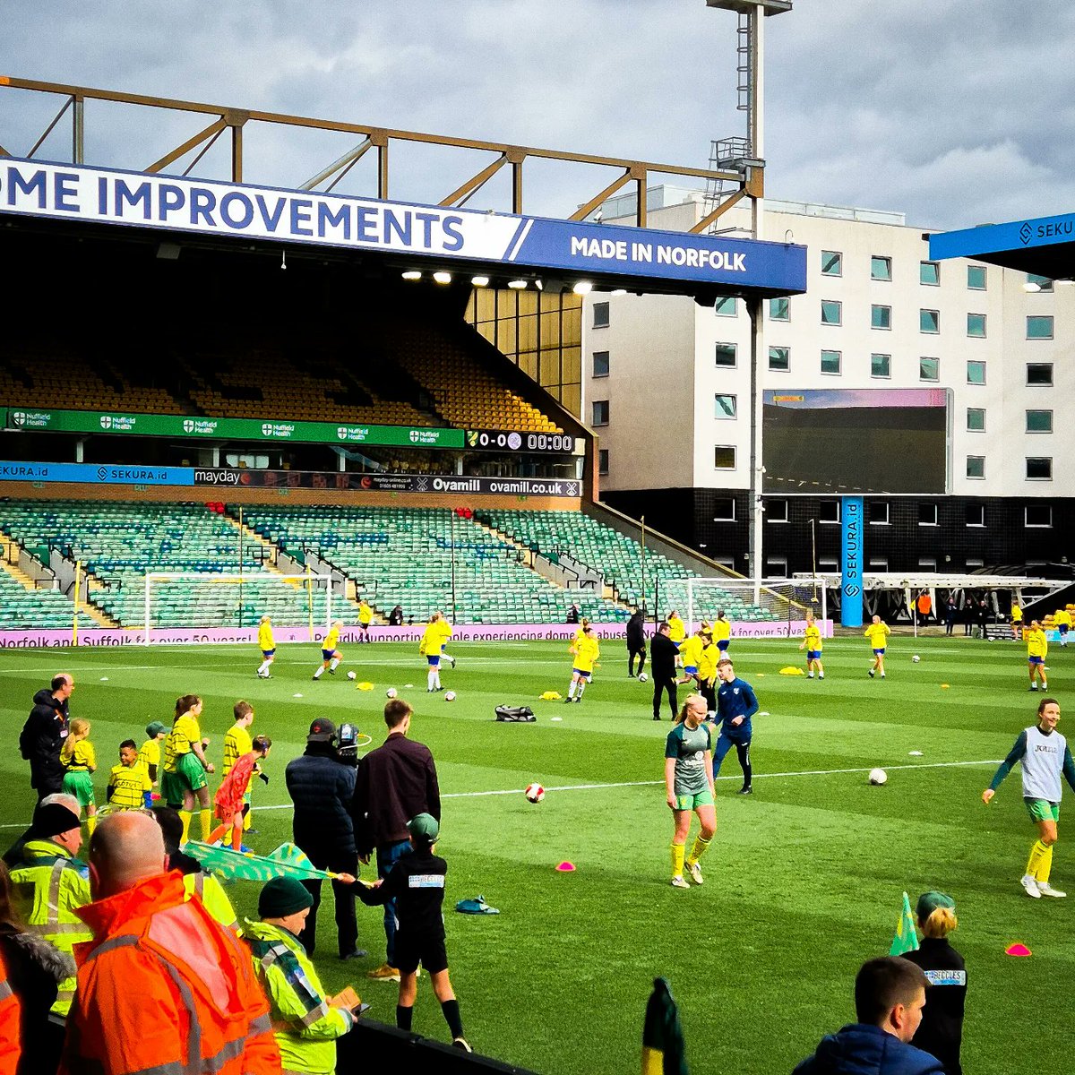 Wonder Goals at Carrow Road! ⚽️ Proud to be in attendance today supporting the Norwich Women in their hunt for the title! 🔰 <a href="/NorwichCityWFC/">Norwich City Women FC</a> <a href="/NorwichCityFC/">Norwich City FC</a>

#carrowroad #ncfc #nwfc #norwich #yellows #canaries #football #womensfootball
