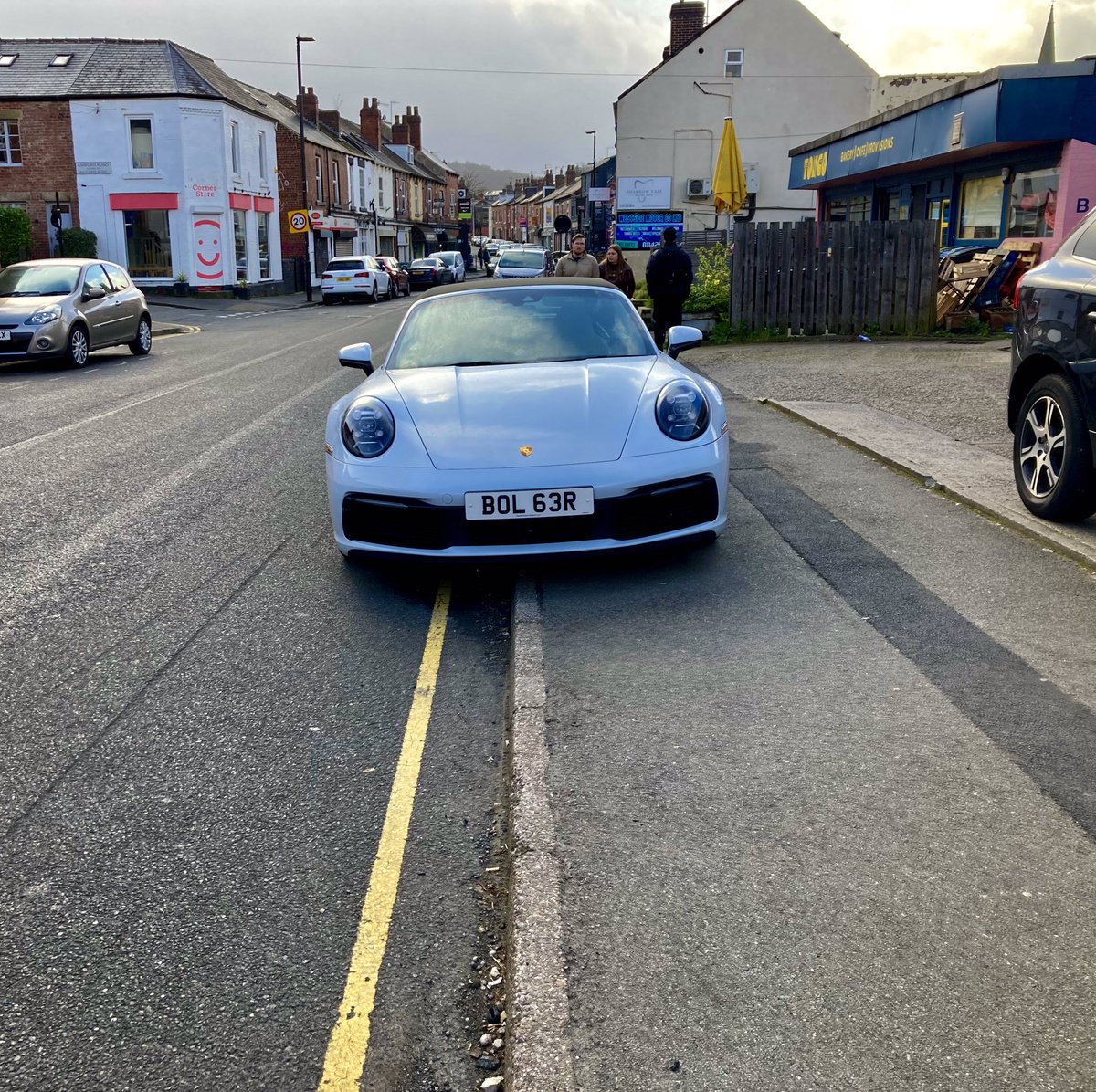 BlokeSheffield's tweet photo. Hey #bellend BOL 63R
Fancy a new personal registration?
How about TW4T?
.
#opparksafe @ParkinginSheff @SheffNW_NPT @SheffParking @SheffCouncil https://t.co/CxfZXOUru5