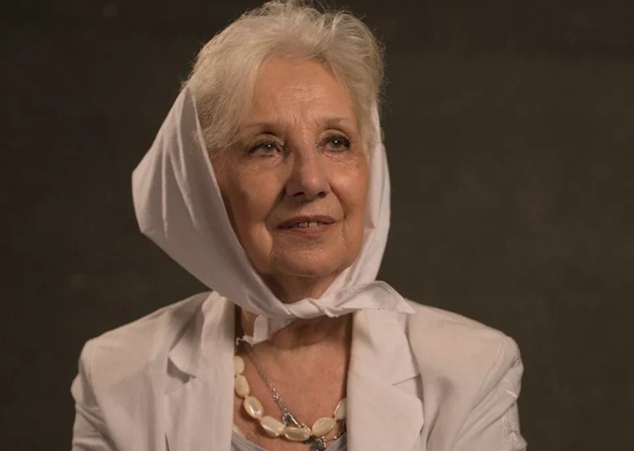 🚨AHORA🚨

En su discurso en Plaza de Mayo, Estela de Carlotto pidió "una ley contra el negacionismo que sancione a funcionarios" que desestimen los crímenes de la dictadura.

#Son30Mil 
#Nuncamas