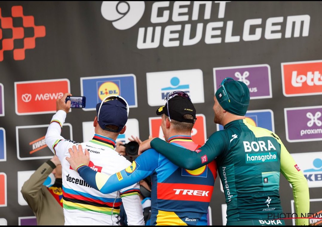 Really digging this podium selfie trend, which started in CX (I think?) but is being continued on the road 🤩 Happy faces! #GW24 #GentWevelgem