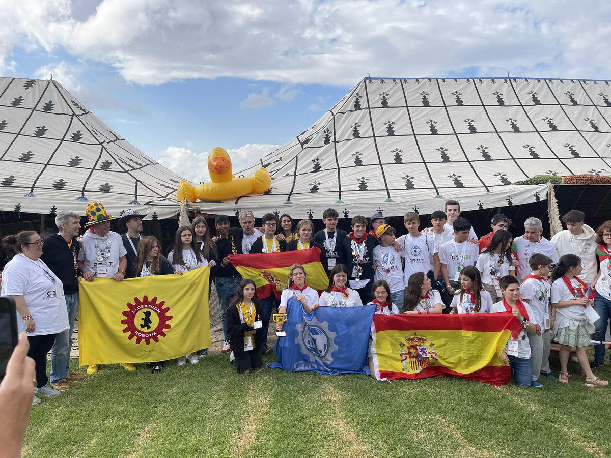 jmplizar's tweet photo. @AldeatronRobtix @GRAT_Anunciata @invictusfll @PCTTenerife @FLL_Spain Un equipo grande no es el que más copas gana, sino aquel que demuestra cada día los valores de esta competición. Sois los más grandes. https://t.co/7dOgGT5e1G