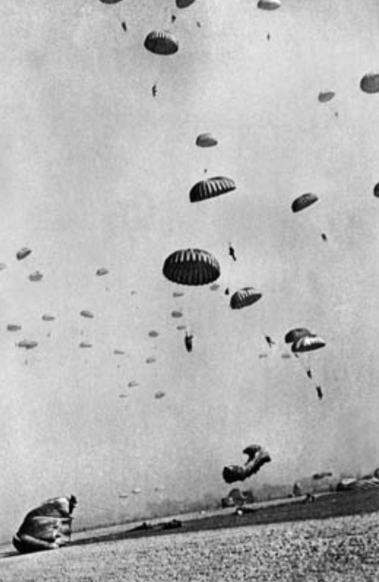 OP VARSITY - 24 Mar 1945, was a successful Airborne operation during WW2 involving more than 16,000 Paratroopers and several thousand aircraft. It is the largest Airborne Op ever conducted in a single day and in one location. #Readyforanything 🇬🇧🆎️ #Paras #Airborne #History