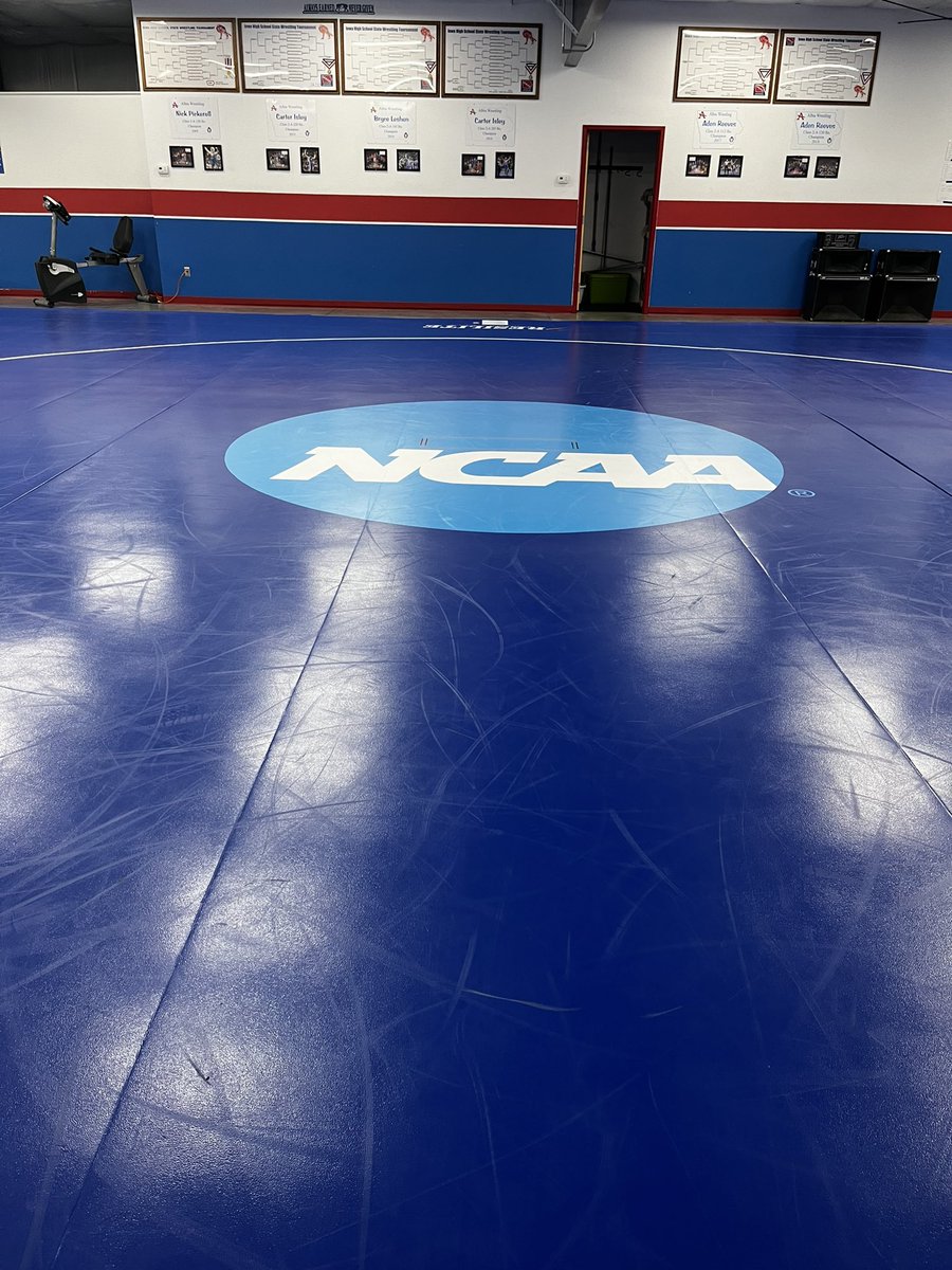 AlbiaWrestling's tweet image. We are pretty pumped about the new look for our wrestling room. Thanks to @resilite and @BudHennebaul for helping us pull it off!!