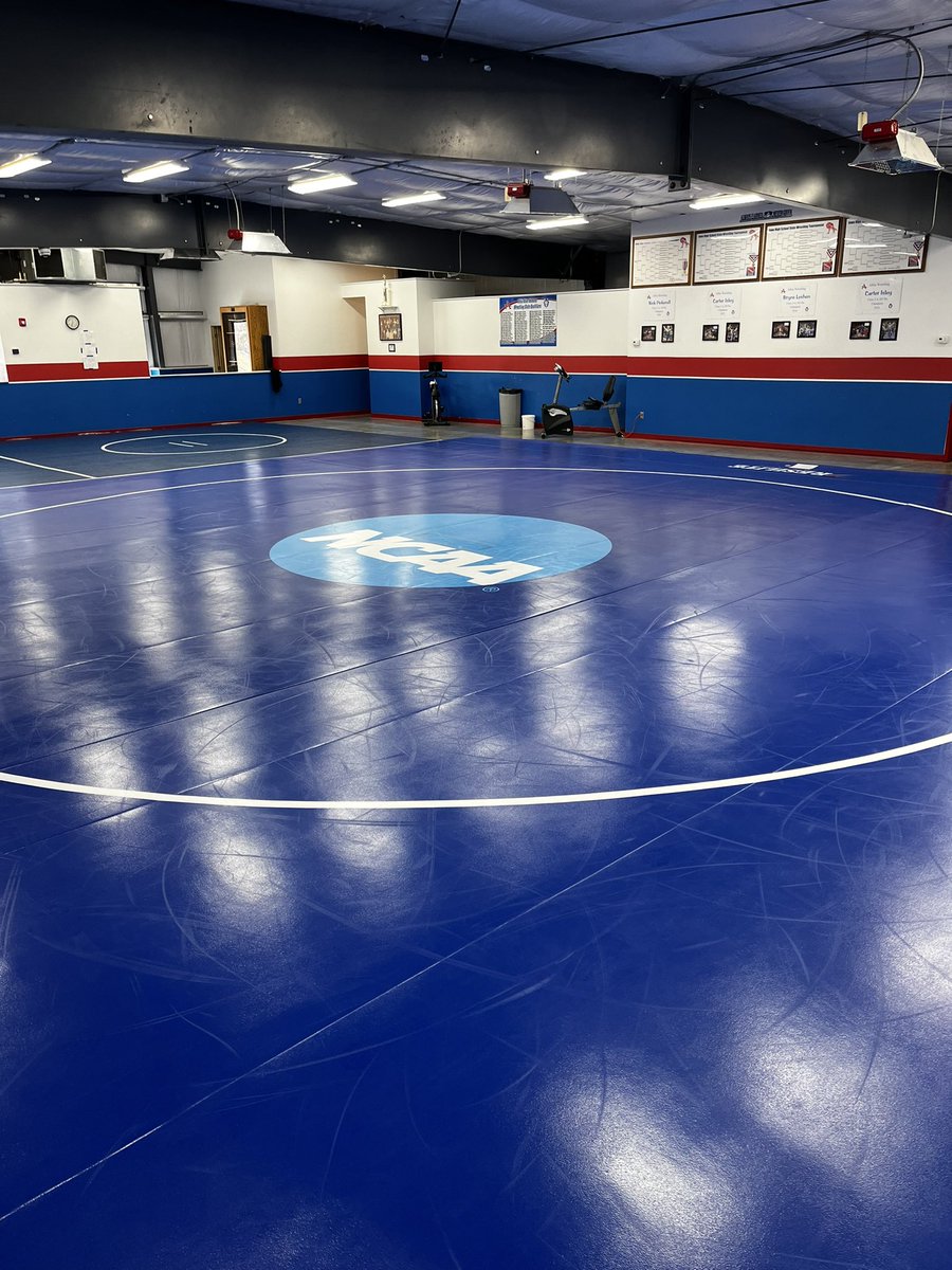 AlbiaWrestling's tweet image. We are pretty pumped about the new look for our wrestling room. Thanks to @resilite and @BudHennebaul for helping us pull it off!!