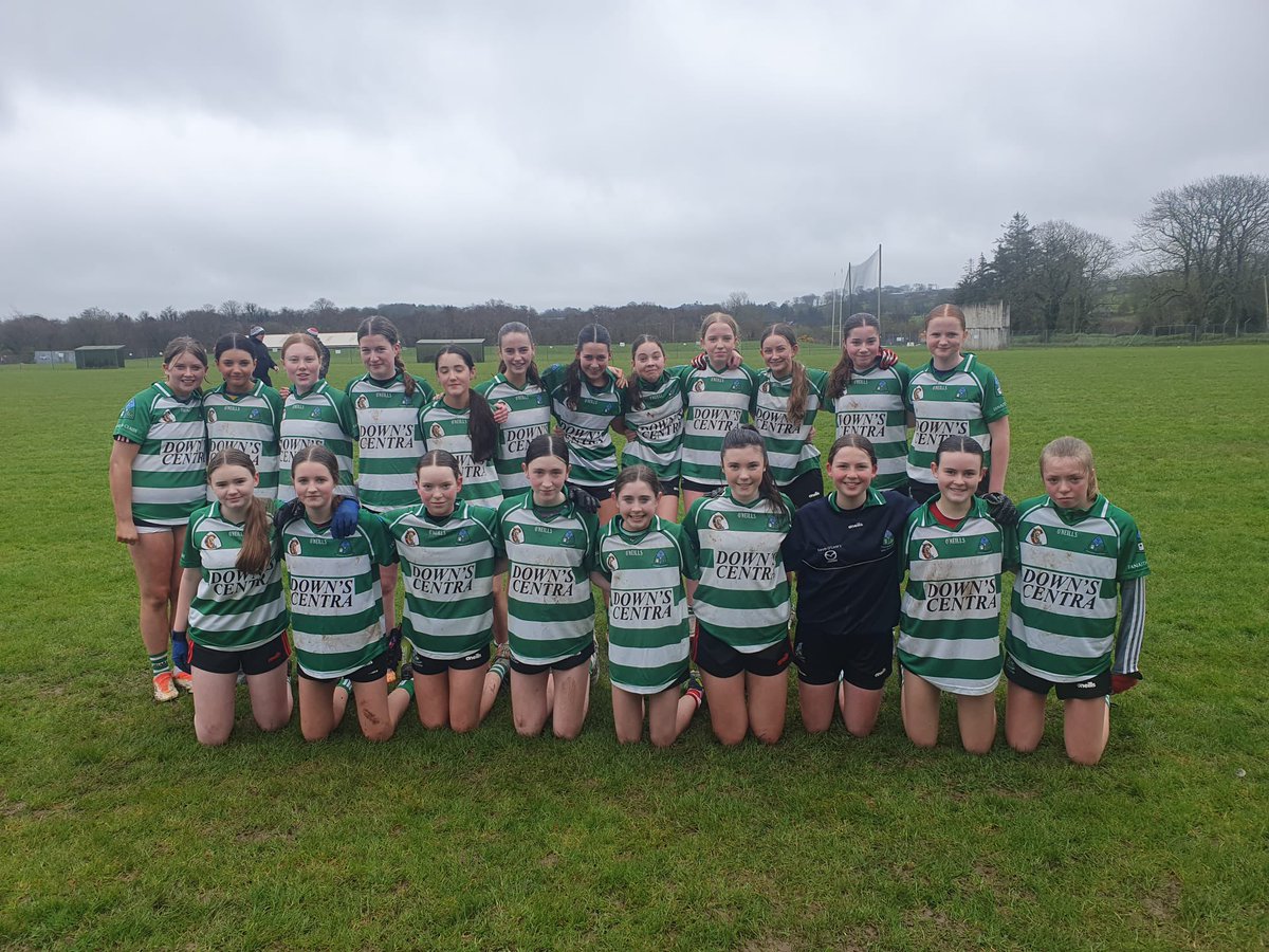 Well done to our U14 girls who took on Kinsale in a challenge game today in Brinny. Great to get out in the pitch playing matches ahead of the league games to come. 👏👏🟢⚪️🟢⚪️ @westcorkladies @KinsaleGaa @CorkLGFA