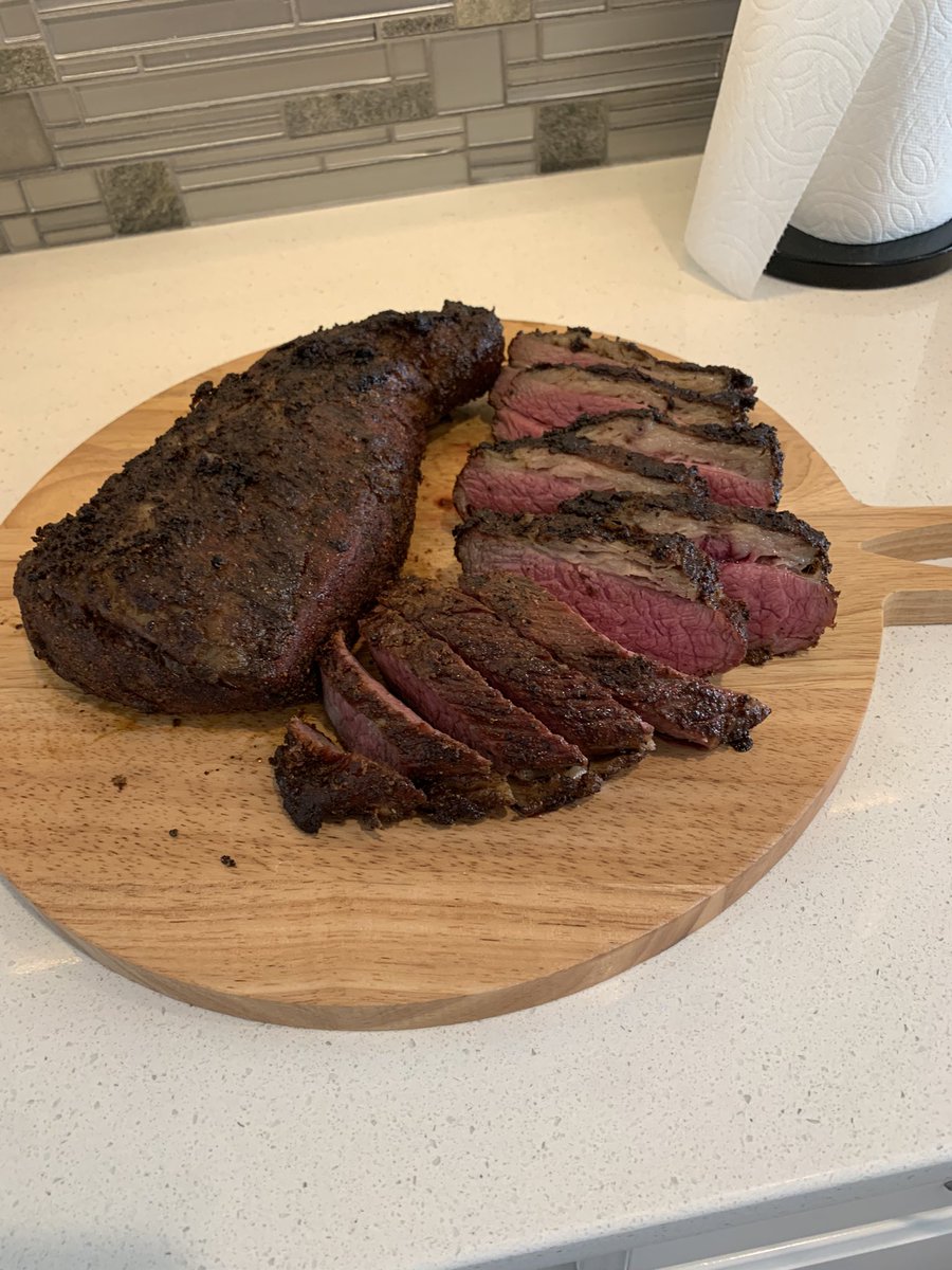 Little March Madness smoke session for lunch 🤷‍♂️ first time doing a tri tip