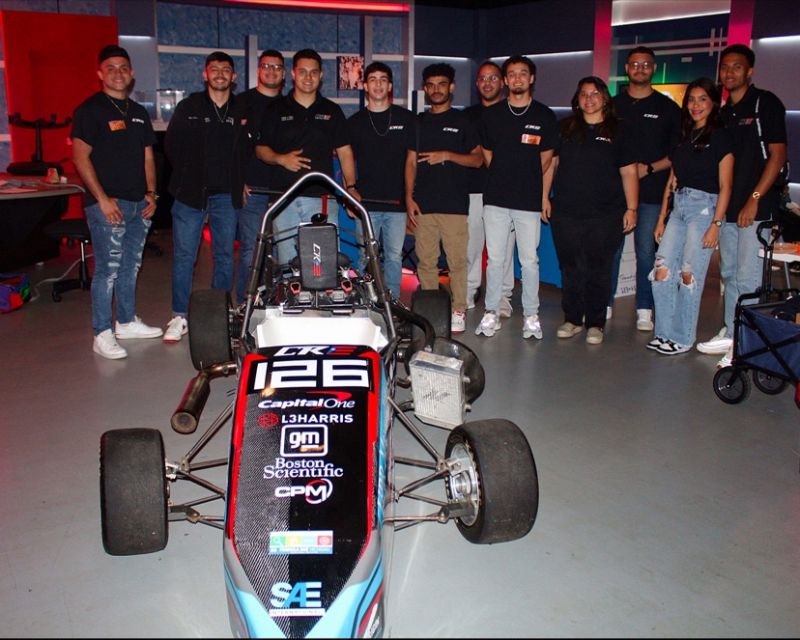 FSAE_UPRM's tweet photo. 📺🏎️🔥¡Estuvimos en Puerto Rico Gana por Telemundo el domingo pasado! 📺🏎️🔥

Presentamos nuestro equipo, junto con nuestro CC4 y compartimos detalles emocionantes sobre nuestro proyecto en progreso, el CC5. 🏁 

#colegio #uprm #mayaguez #cars #PuertoRico #sae #formulasae #CRE https://t.co/YrRV6UQkrQ