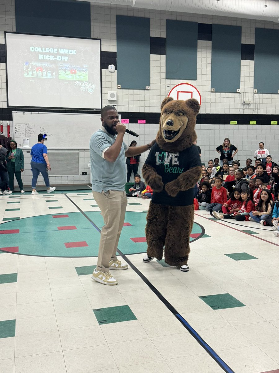 College Week Kick-off with our feeder pattern mascots and cheerleaders! ❤️#LoveGrowAchieve #SmithLeopards