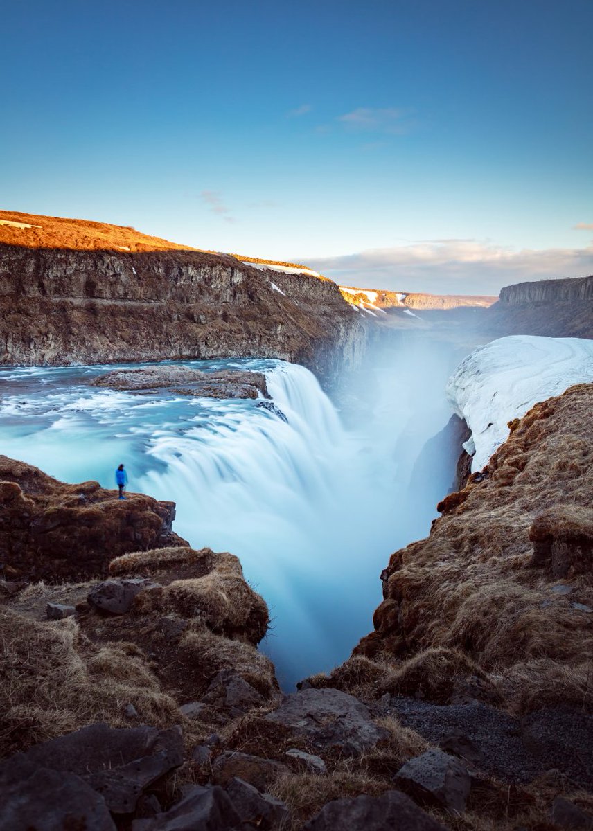 Gullfoss Falls, Iceland 🇮🇸

Gullfoss Falls, located in southwestern Iceland, is one of the country's most iconic natural attractions. The waterfall is situated on the Hvítá River and consists of two separate cascades that plunge into a deep canyon below🤯