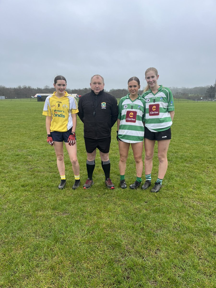 Well done to the our U16 girls today in a very even and competitive challenge game v Bandon. Great effort by all the girls in tough and tiring conditions & great to get a game under their belts ahead of the league games to come. 🟢⚪️🟢⚪️👏👏 @westcorkladies @CorkLGFA @BandonLGFA