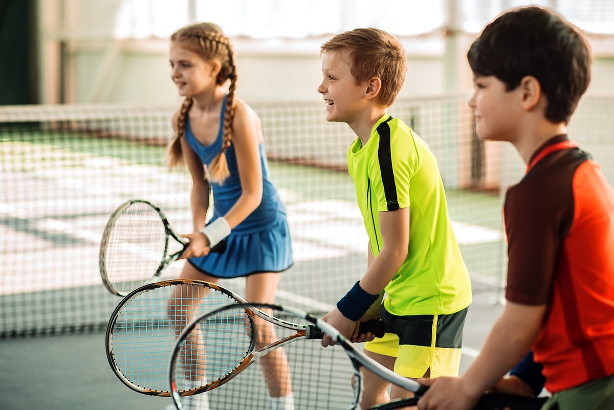 Easter Tennis Camps Glasgow Club Scotstoun Mon 1 to Fri 5 April Mon 8 to Fri 12 April Our camps, led by our qualified tennis coaches, are a great way for children to have fun, meet new friends and learn lots of new skills. More info: glasgowlife.org.uk/sport/tennis