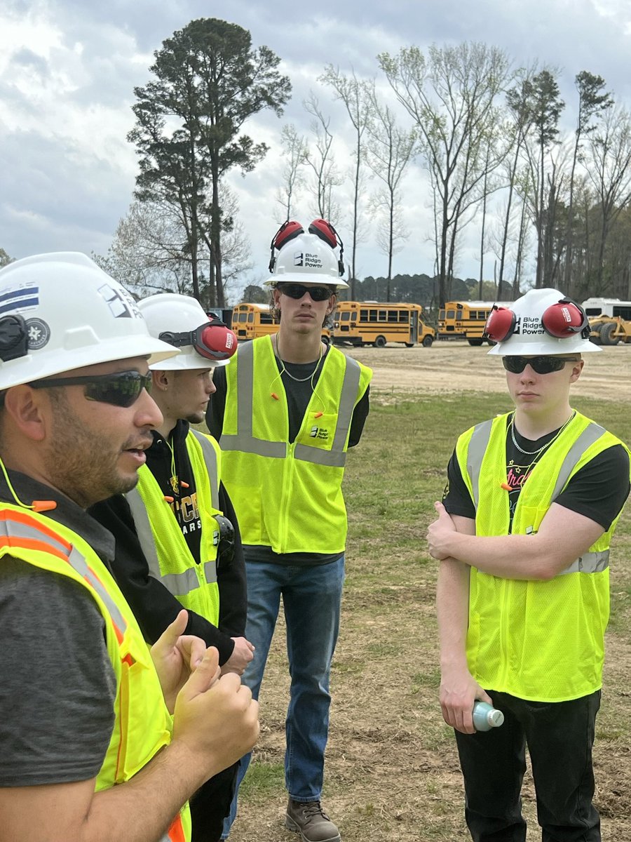 Thank you Blue Ridge Power for taking our students to your facility to learn about how solar panels are put in! FTCC courses are exposing our high school students to trades that can be their future career. @VLeeSpruill @blueridgepower @CumberlandCoSch @cte_ccs @tanekaewilliams