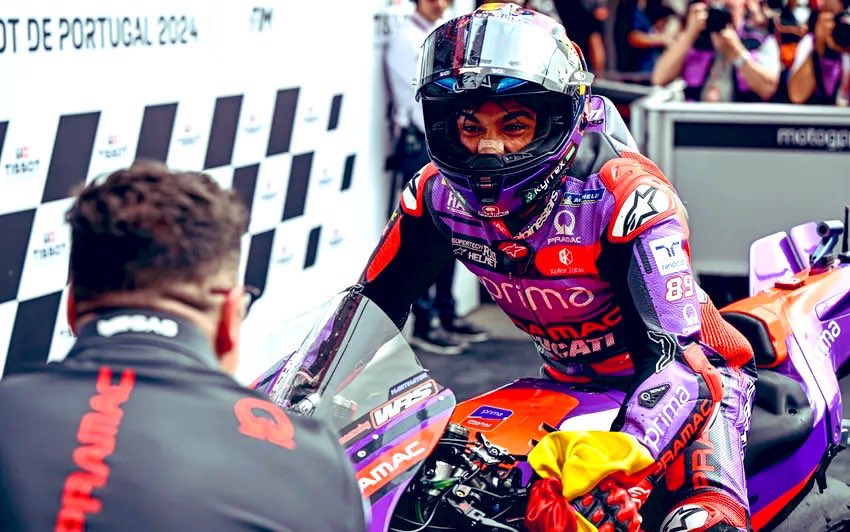 R_BastidasMora's tweet photo. La temporada 2024 de @MotoGP tiene a un nuevo líder, tras el #PortugueseGP de este domingo.

Jorge Martín de Prima Pramac llegó a la cima con la victoria y el Top 3 lo completaron Enea Bastianini de Ducati 2º y el novato Pedro Acosta de GasGas con su primer podio en 3º lugar. https://t.co/mOSasCsWRD