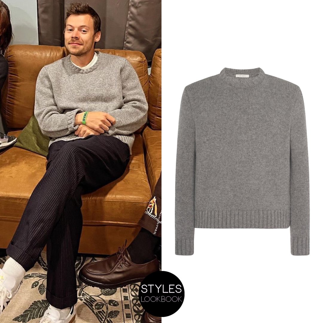 Backstage at Mitch's New York show, Harry was pictured wearing @THEROW 'Benji' sweater ($1,950). styleslookbook.com/post/745861793… 📸 mitchrowland