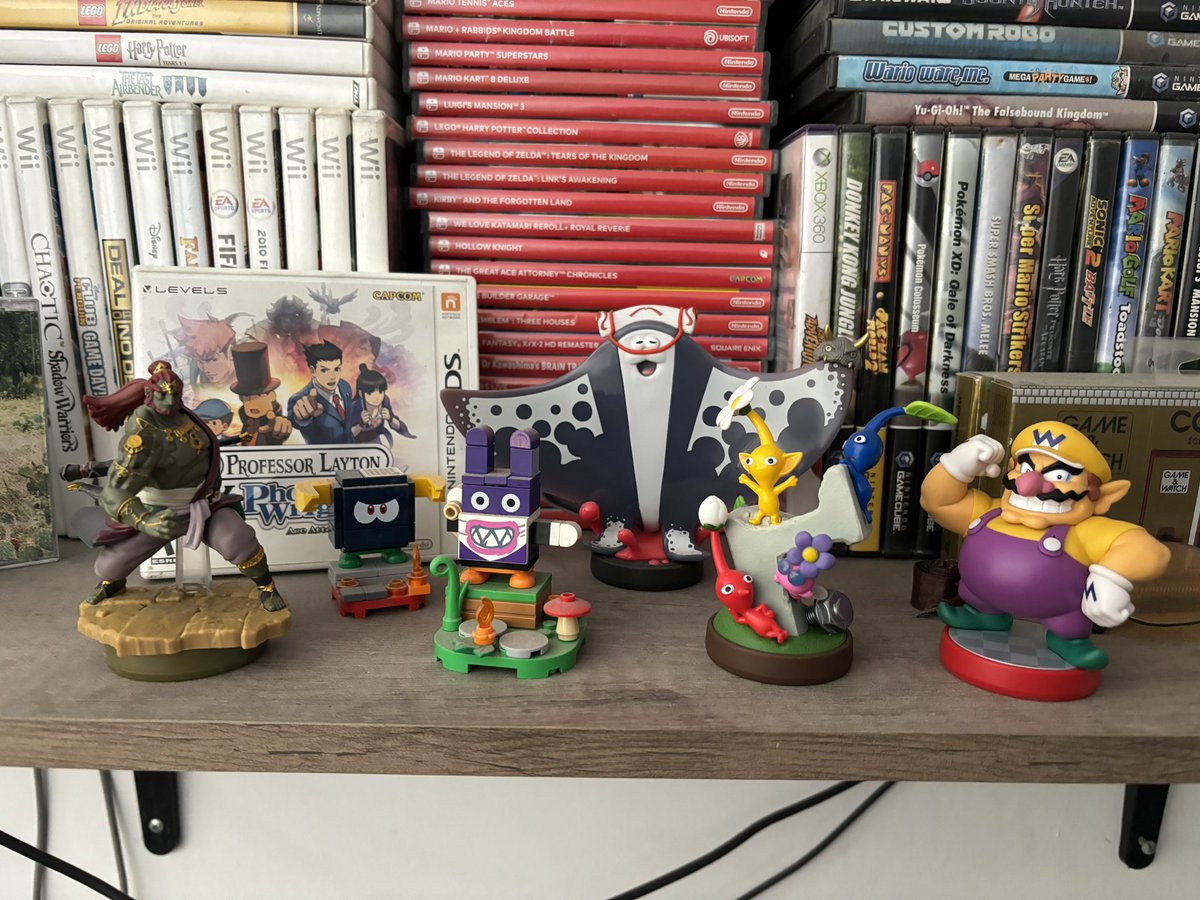 Wario joins the family and with that I think I own pretty much every amiibo I wanted to (there's many others not pictured obviously). Now I just need the Odyssey wedding trio and I'm done