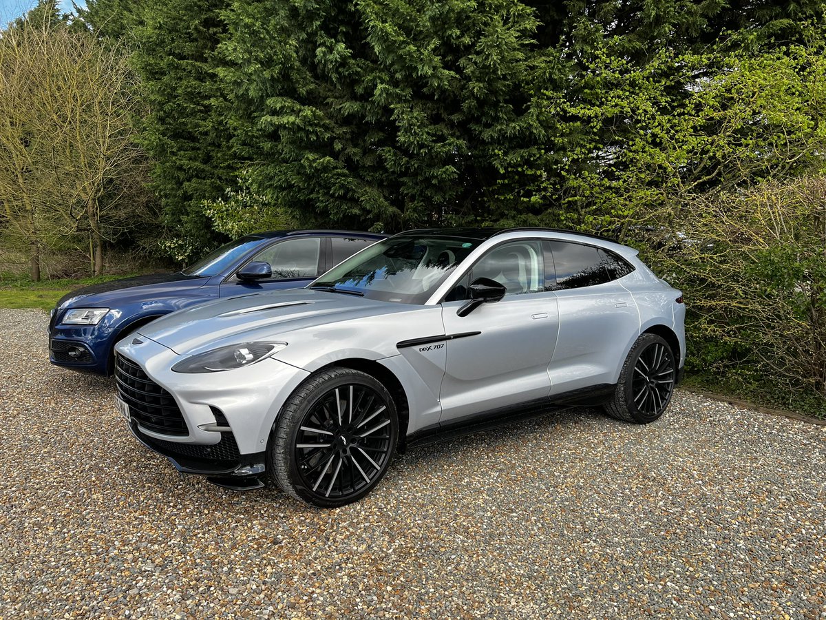Chase car week #2 for our lovely #BruteInASuit <a href="/astonmartin/">Aston Martin</a> #DBX #707 with <a href="/EbonySoltani/">Ebony Soltani-James</a> completing the MK Twin Lakes 20 miles in style 👏👏 #astunday