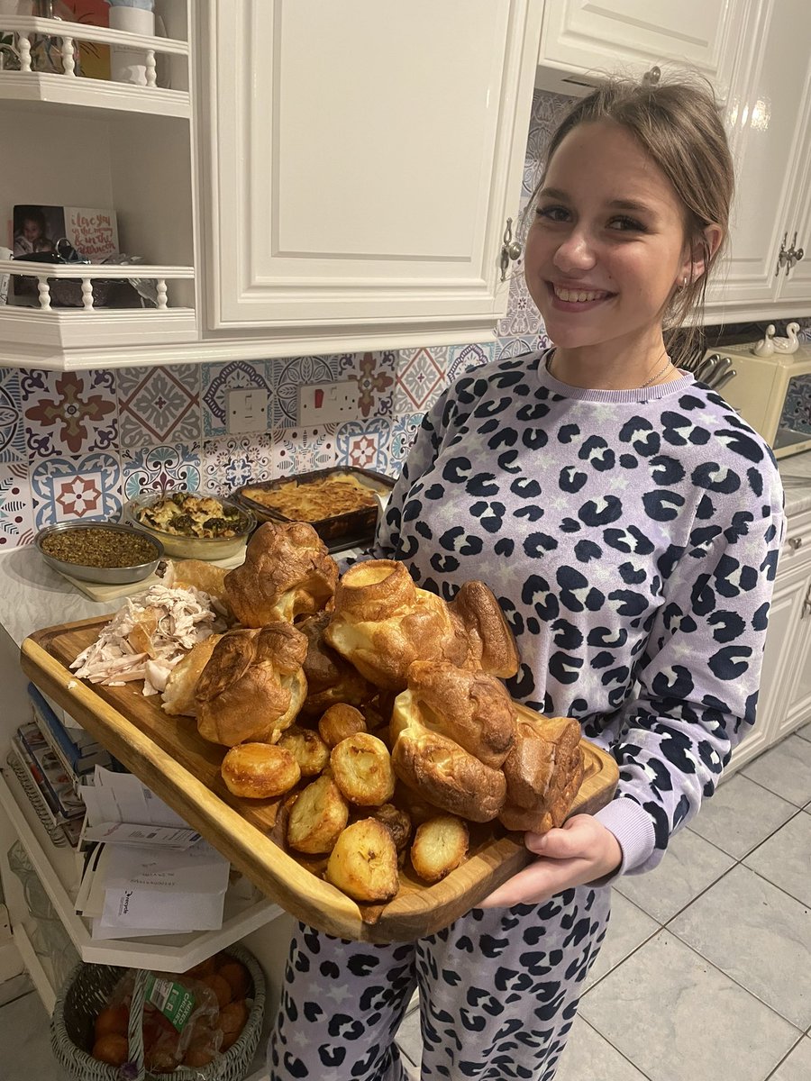 There proud mum moments everyday but this one is top of the list. My 14 year old made her first Sunday Roast ❤️ She listened to every step of my special Yorkshire pudding recipe and nailed it! Perfect after a row of 4 nightshifts for this nurse mum 💙