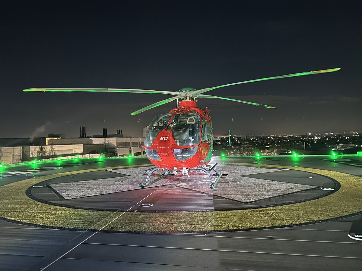 Helimed 72 looking awesome on a night lift from @MFT_MRI pad. @MRI_ED @RMCH_PEDucation @NWAirAmbulance @NWAmbulance