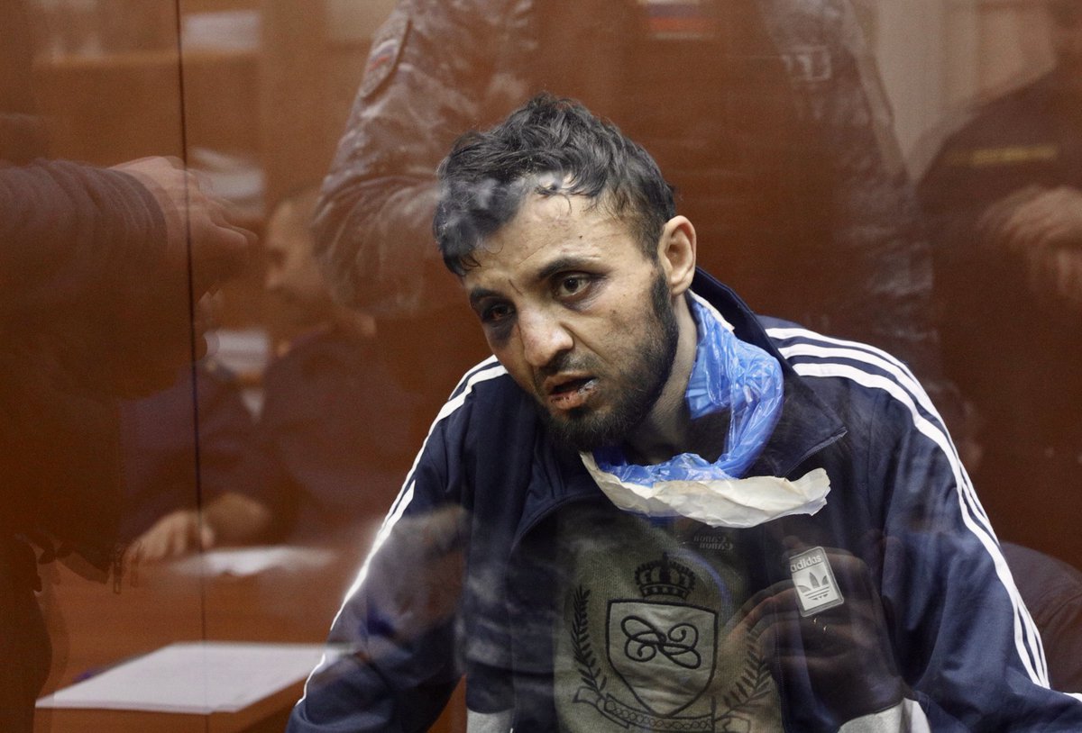 mediazona_en's tweet photo. Mirzoev has a torn plastic bag around his neck and bruises on his face that were not present in the videos previously published by loyalist bloggers and propagandists

He removes the bag and sits with his head lowered as the hearing begins

Photos: Alexandra Astakhova / Mediazona https://t.co/ODltd3Z3c4