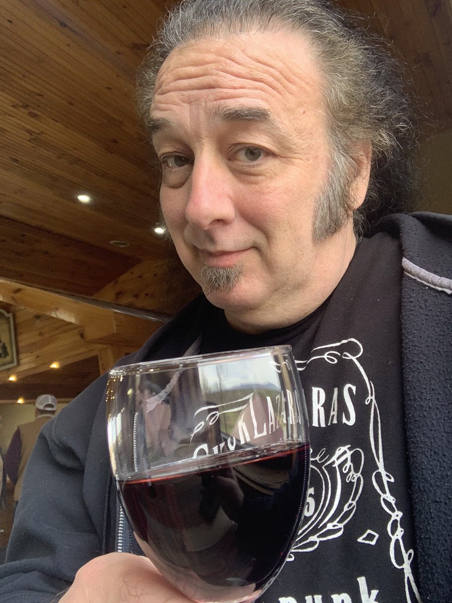 lazaras's tweet image. Hanging out at Morris Vineyard. Cheers!
🤘🎸🎶💪😎🍷

#chucklazaras #morrisvineyard #cabsav #cheers