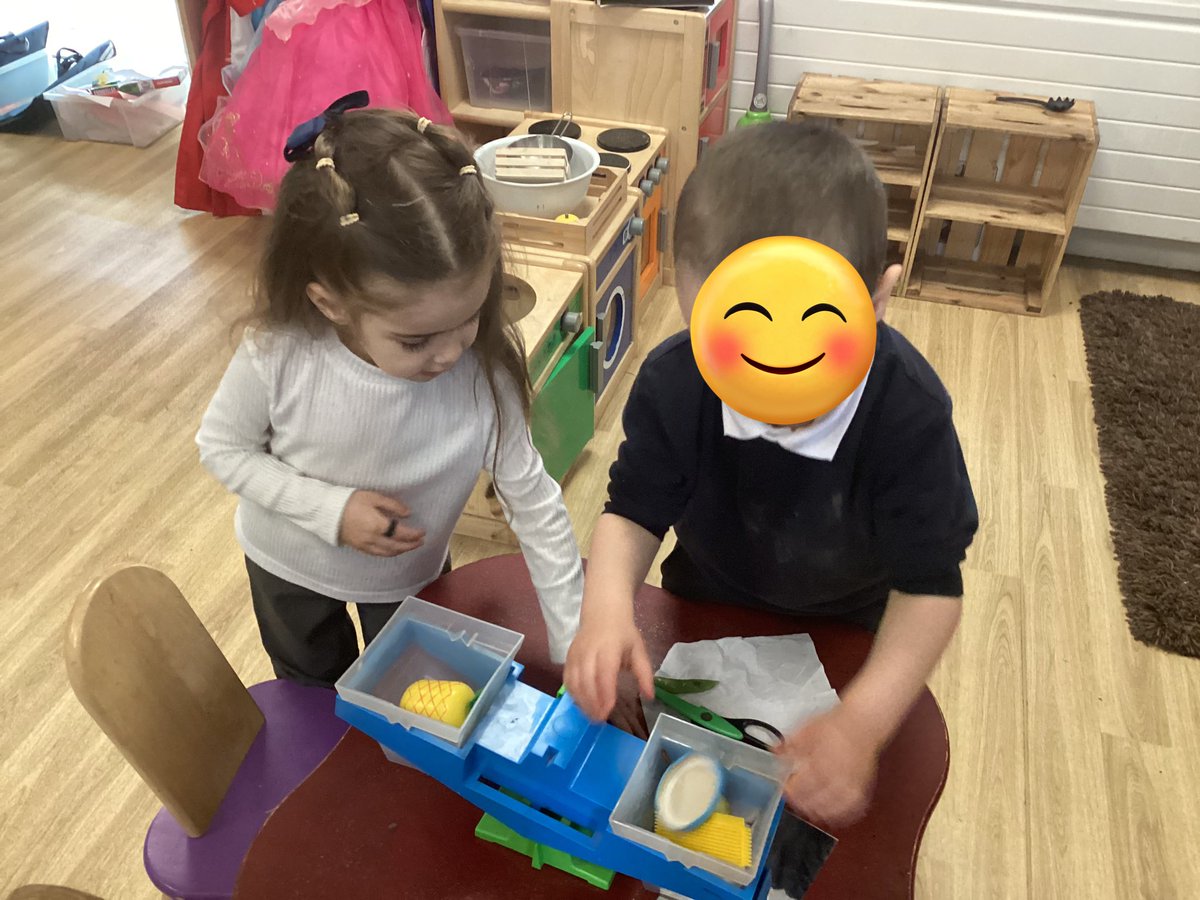 The Busy Bees exploring heavier and lighter than ⚖️🐝