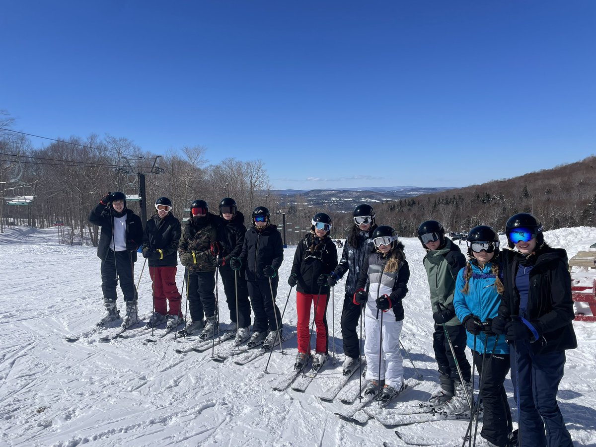 CampdenPE's tweet photo. Groups already making their instructors proud! Look at that blue sky and vista! #CampdenSki2024 https://t.co/s1SQ581zwR