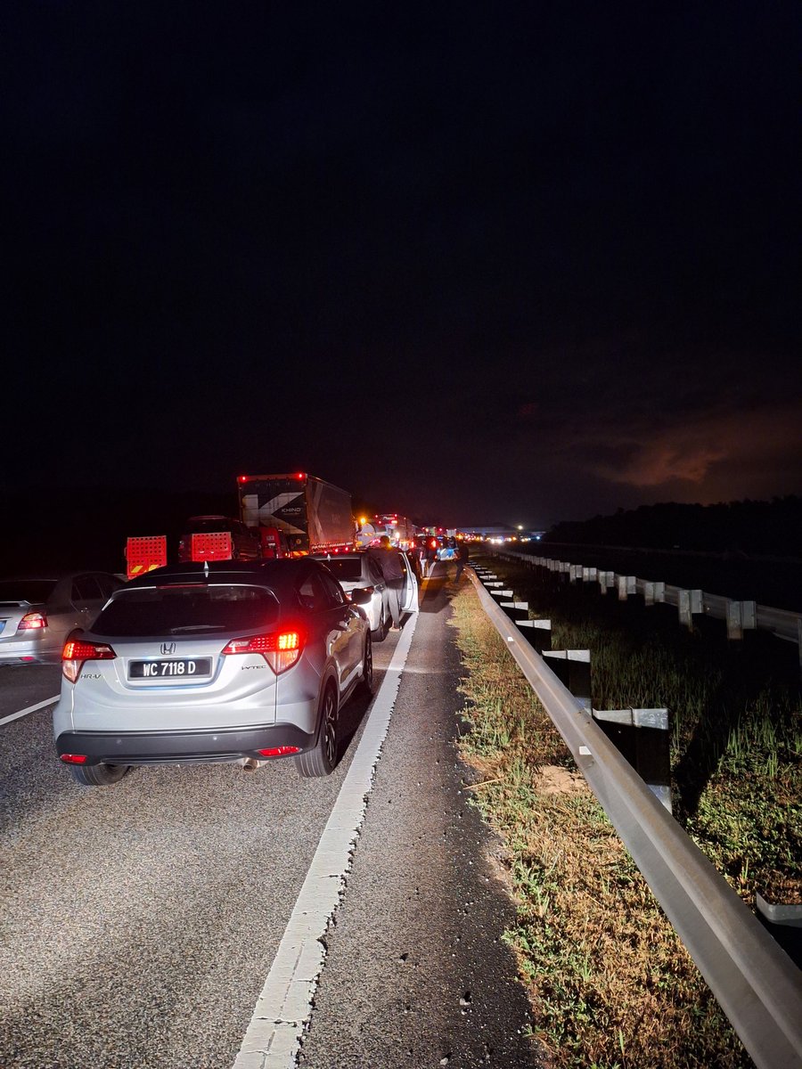 adikoko's tweet photo. @lpt2trafik Kat KM 328.9 https://t.co/rb4cdcn34Y