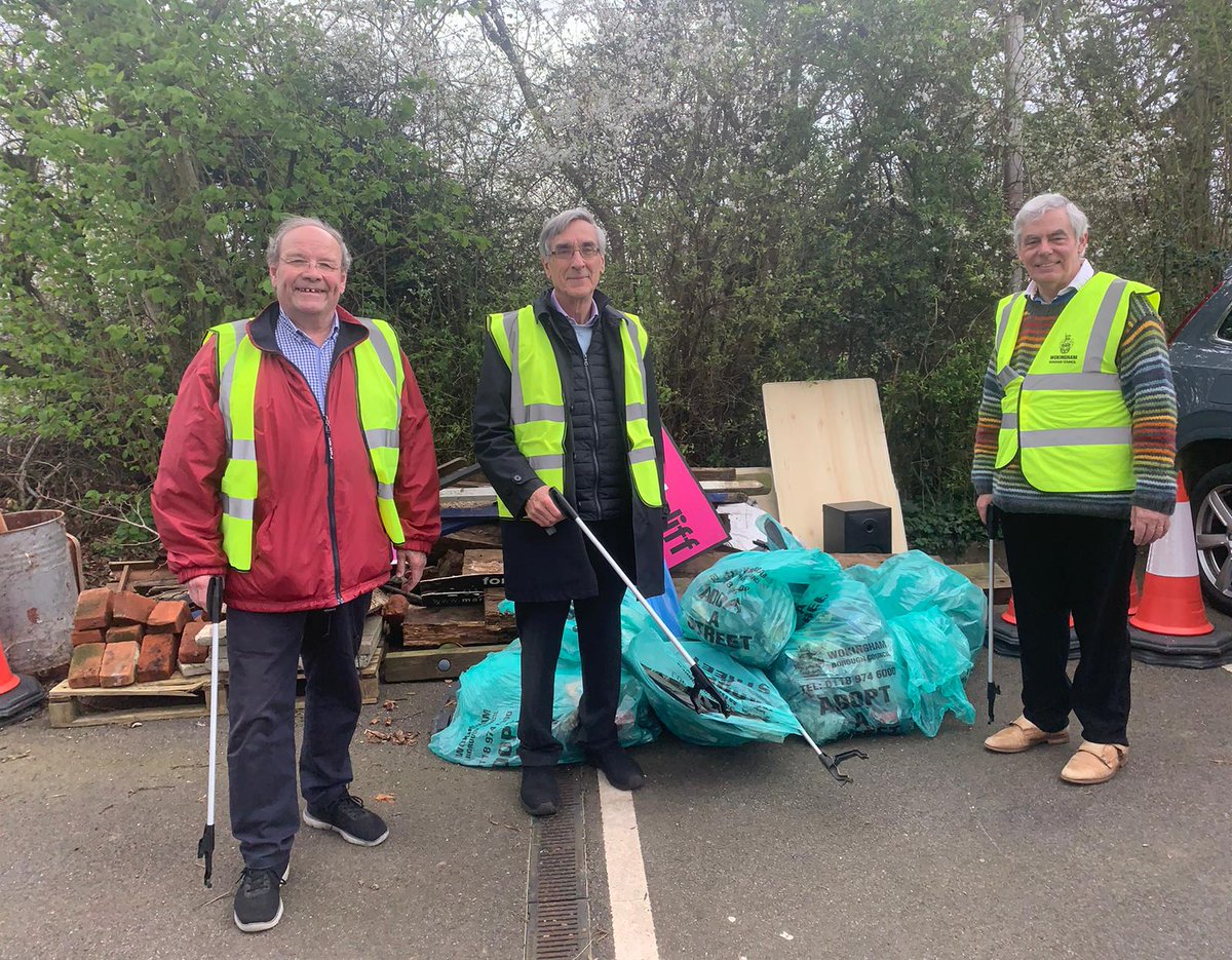 Out in the lovely village of Riseley with @johnredwood yesterday! Rural concerns about construction 🏗️🌳. Lib Dems promised no building - instead they couldn't pass a local plan and now it's a free for all! VOTE Conservative on May 2nd to deliver a Borough council that works 🔵