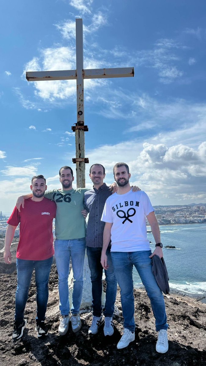 Gran fin de semana de arbitraje por tierras canarias. Partido de Primera División Nacional Masculino entre Gáldar y Cañiza. Además, hemos podido compartirlo con compañeros y amigos. Seguimos trabajando y aprendiendo para mejorar!! 👏👏